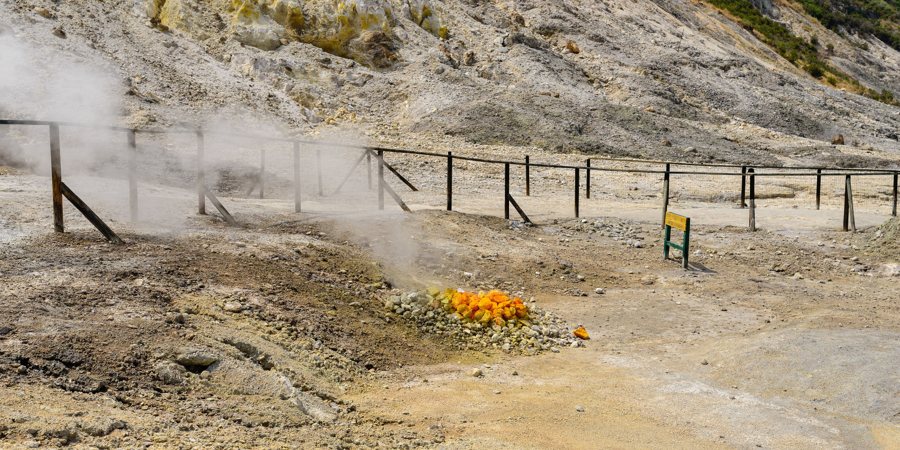 File:Solfatara - Pozzuoli - Campania - Italy - July 11th 2013 - 14.jpg