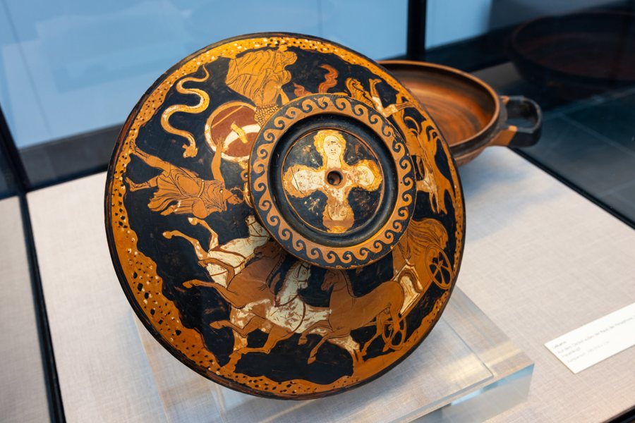 File:Connected with the Laghetto-Caivano-Errera Group and with the Duel Painter - LCS II-2 764a - Hades abducting Persephone - female head - München AS coll Schneider - 01.jpg
