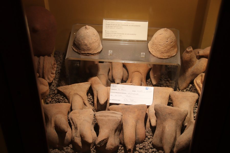 File:Secret Cabinet Erotic terracotta sculptures from Samnite sanctuary in old town of Cales (Calvi Risorta), 4th-2nd C. BC (48452047897).jpg