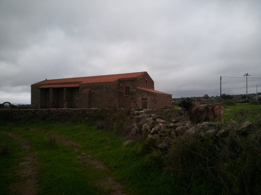 File:Chiesa San Basilio a Samugheo - retro.jpg