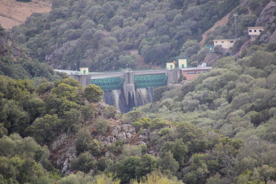 File:Santa Maria Coghinas - Diga di Casteldoria (01).JPG