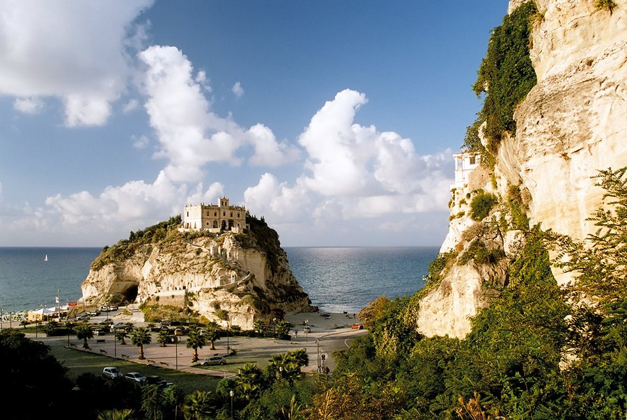 File:Castle on an island, Tropea, Italy, Sep 2005.jpg