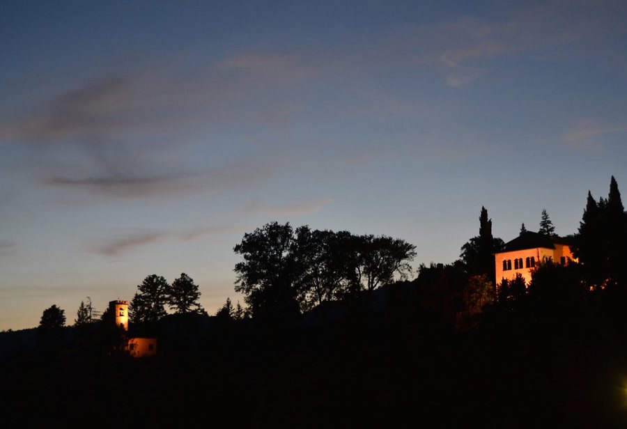 File:Veduta notturna di Castelvecchio Pascoli Casa Pascoli, Barga, Toscana.jpg