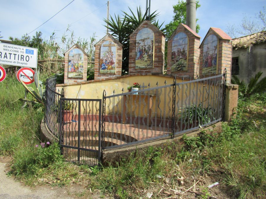 File:Calvary in Brattirò 01.jpg