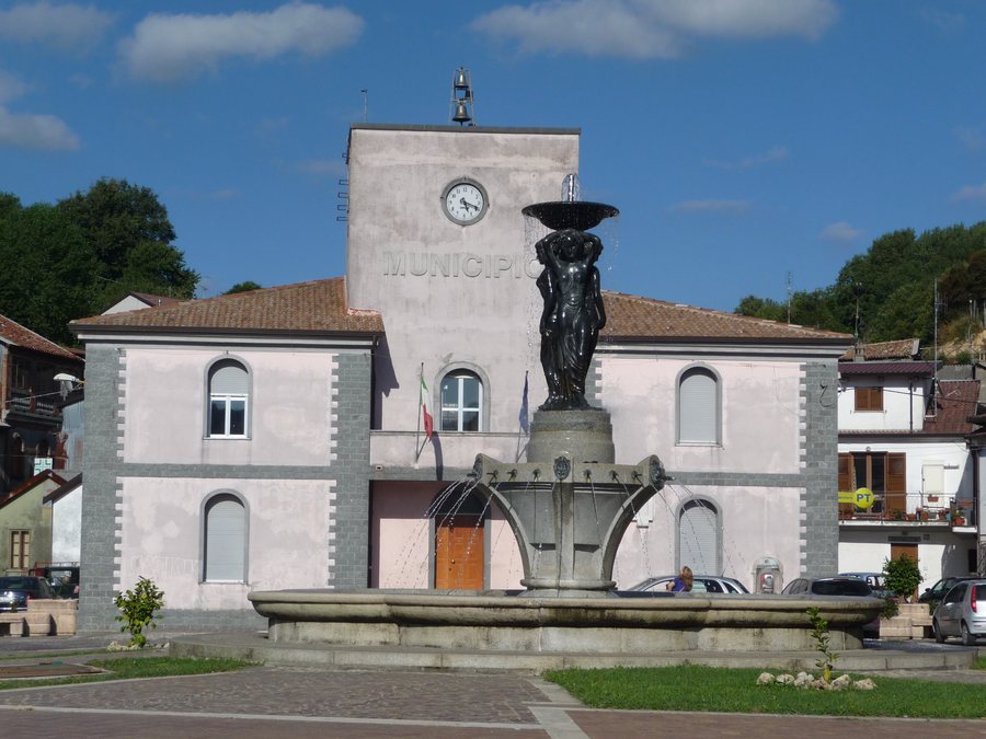 File:Comune di Brognaturo.JPG