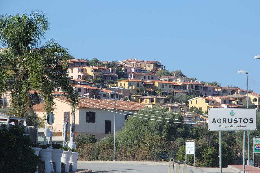 File:Budoni, frazione Agrustos (01).jpg