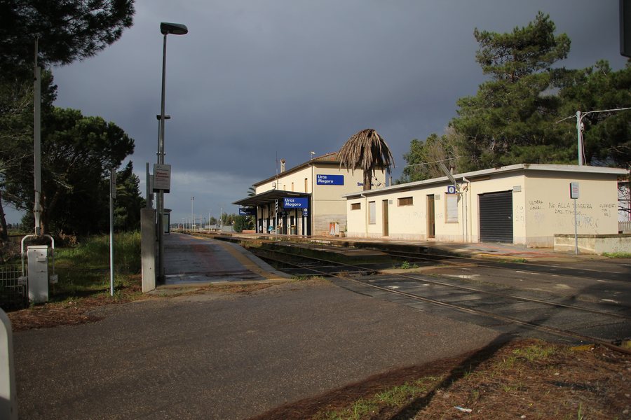 File:Uras - Stazione ferroviaria di Uras-Mogoro (01).JPG
