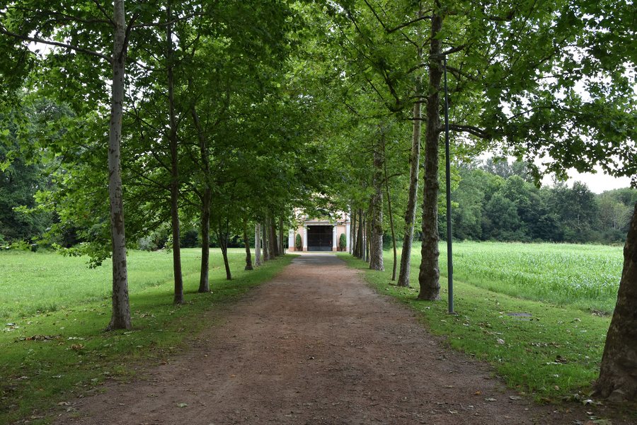File:Azzate - Madonnina del Lago 0607.jpg