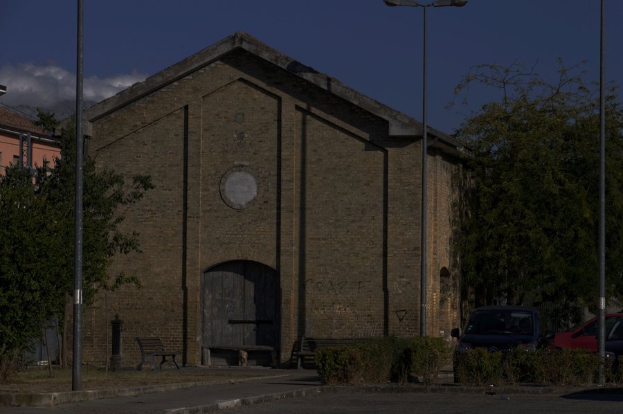 File:Pratola Peligna - stazione ferroviaria - magazzino merci.jpg