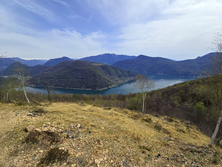 File:Cuasso al Monte - Lago Lugano dal sentiero per il Monte Derta e Sasso Paradiso.jpg