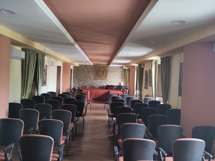 File:Sala del consiglio comunale di Soriano Calabro.jpg