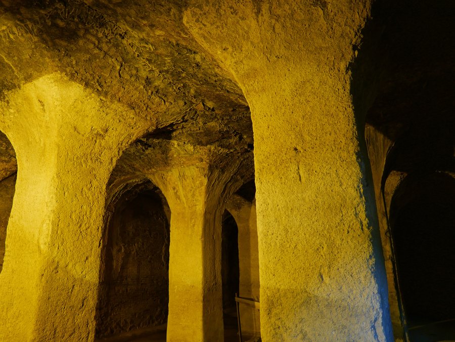 File:Cisterna ipogea della Villa romana del Naniglio - Gioiosa Ionica - Province of Reggio Calabria - Italy - 24 April 2015 - (1).jpg