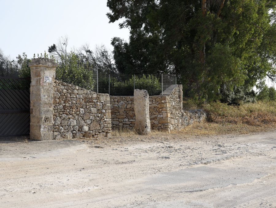 File:Menhir Croce di Principano, Tricase, fraz. Depressa -FG1.jpg
