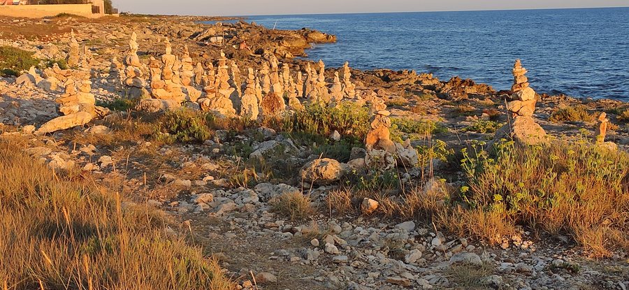 File:Baia dei Pinnacoli a Posto Rosso.jpg