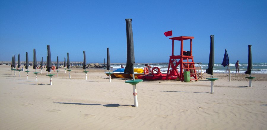 File:Gela, Sicily, Italy (4939894156).jpg