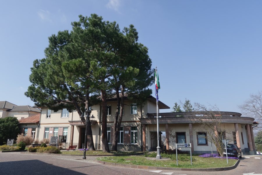 File:Bodio Lomnago Municipio.jpg