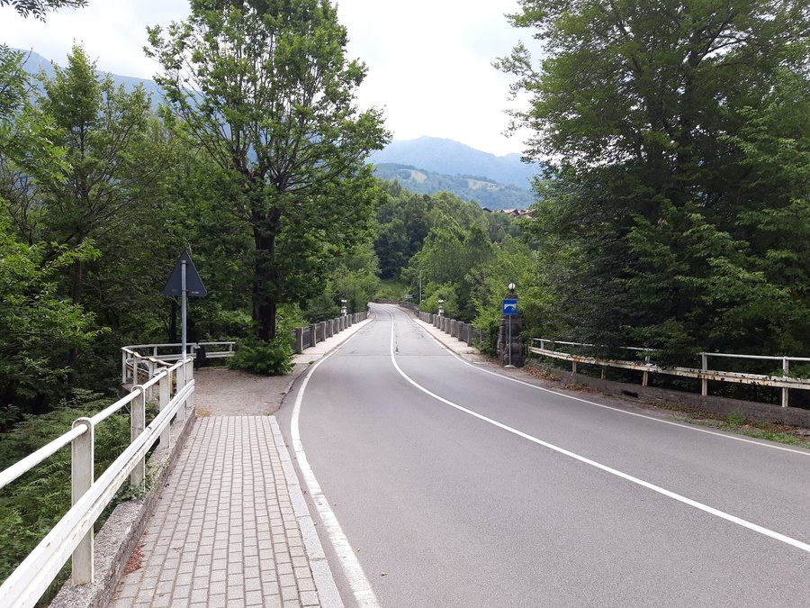 File:Cremeno in Valsassina - Ponte della Vittoria (1).jpg