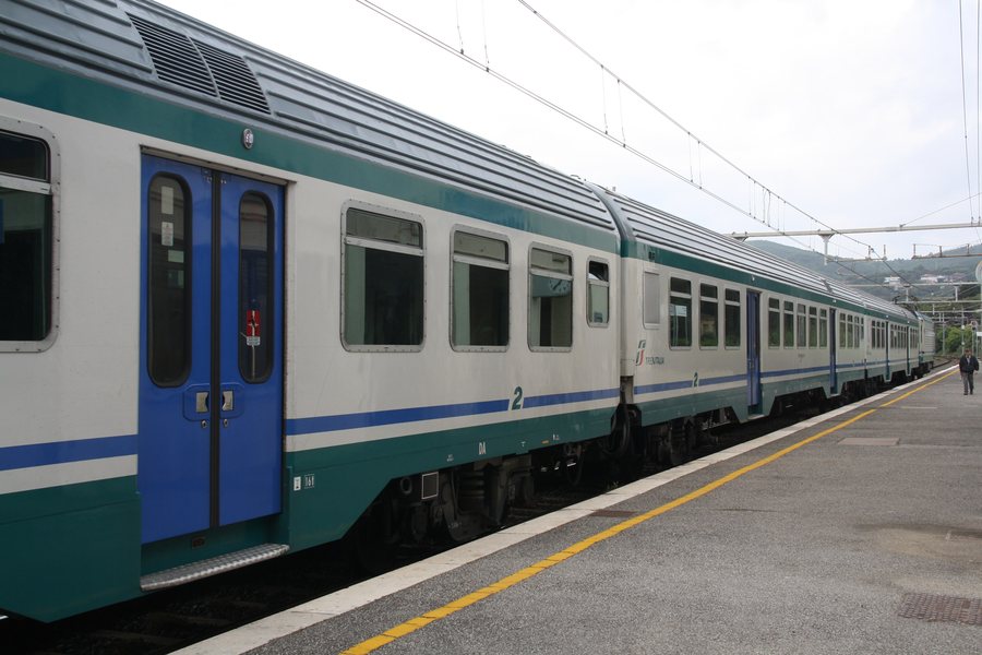 File:Livorno Quercianella train station 05 @chesi.JPG