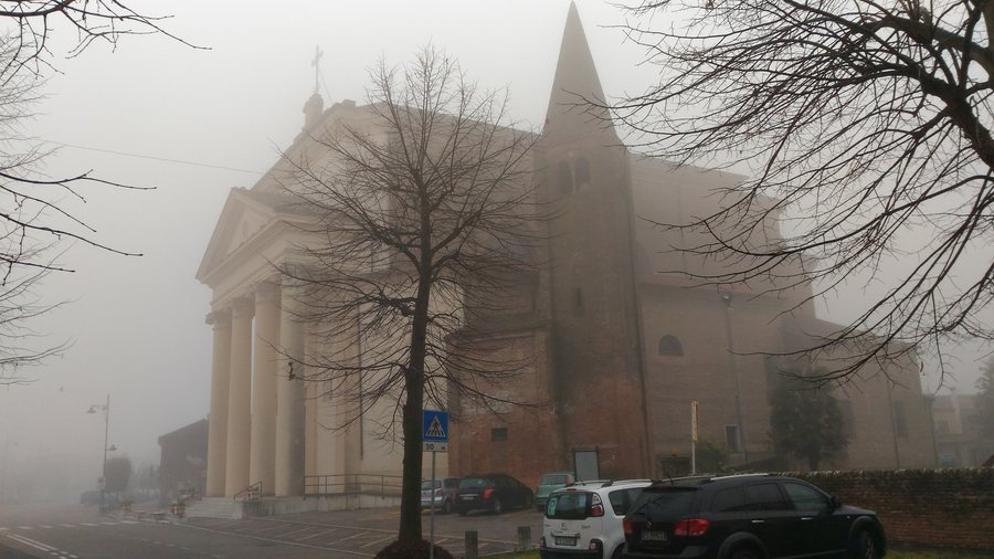 File:Chiesa di San Bartolomeo nella nebbia (Villa Bartolomea) 011.jpg