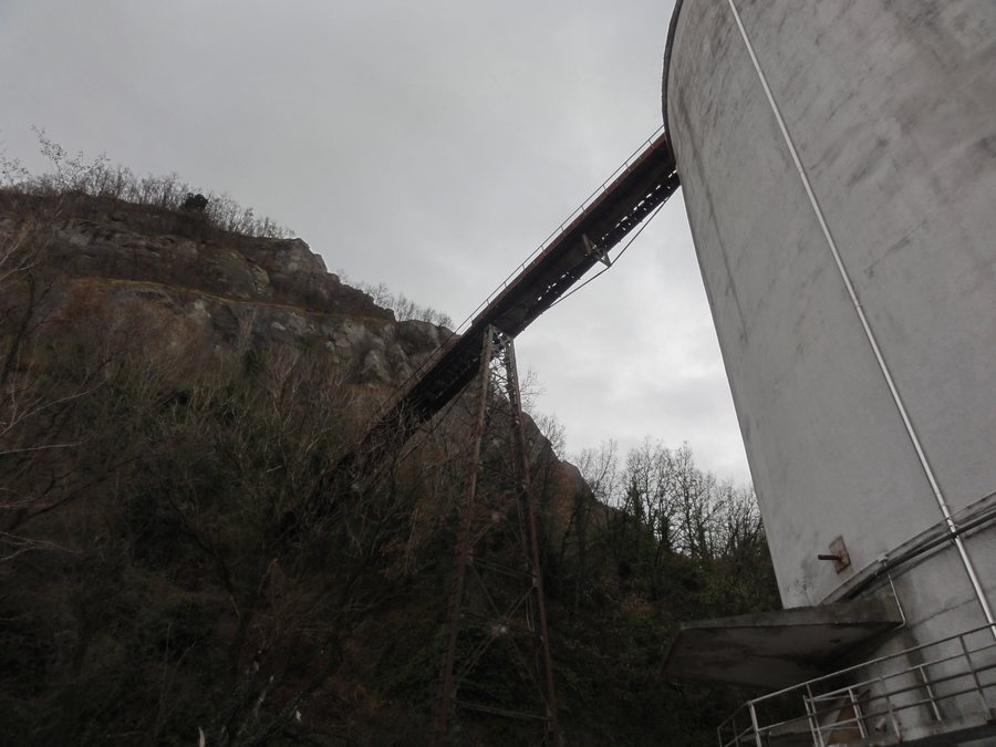 File:Riolo Terme, Cava di gesso di Monte Tondo, Italy.jpg