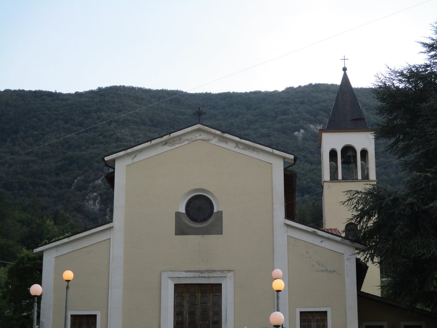 File:Chiesa dei Santi Leucio e Nicola Villavallelonga.jpg