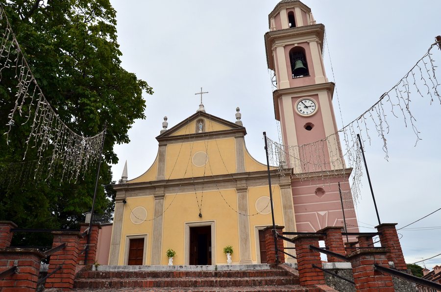 File:Tavarone (Maissana)-chiesa san bartolomeo-complesso esterno1.jpg