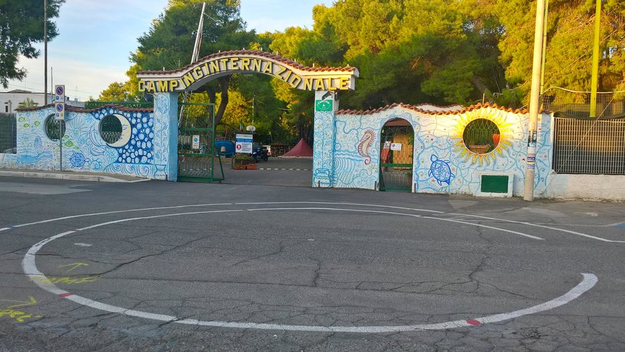 File:Camping internazionale (Marina di Ginosa)01.jpg