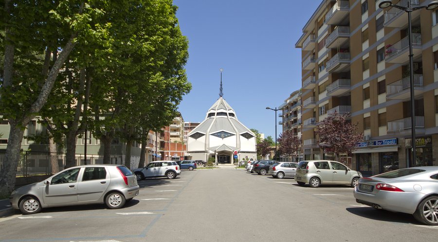 File:Pescara, Province of Pescara, Italy - panoramio - trolvag (36).jpg