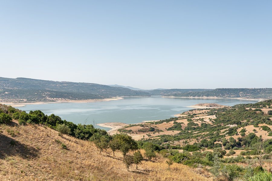File:Lake Omodeo - Sedilo, Oristano, Italy - August 15, 2020 01.jpg