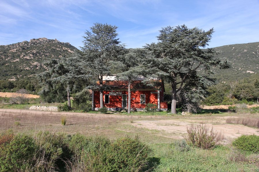 File:Bortigiadas - Casa cantoniera di Femina Morta - SS 127 (01).JPG