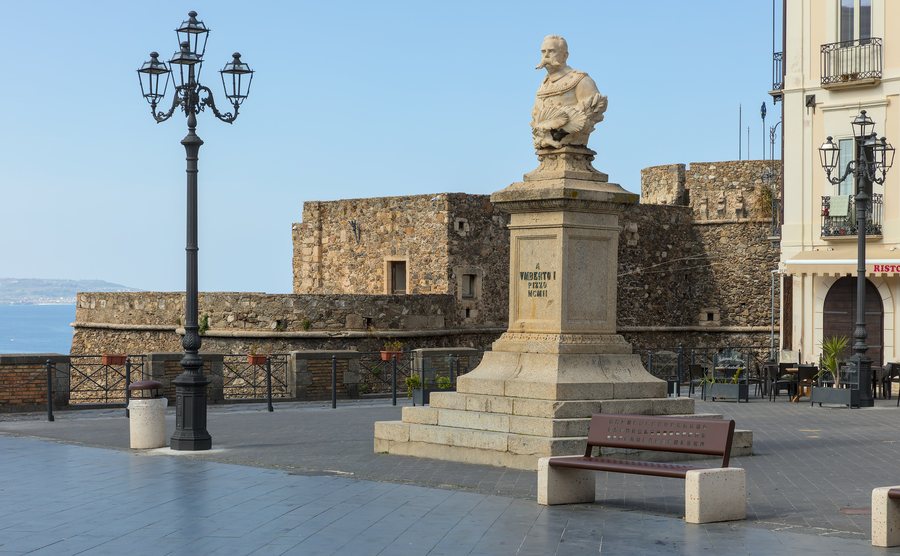 File:Pizzo - Piazza della Republica - 4.jpg
