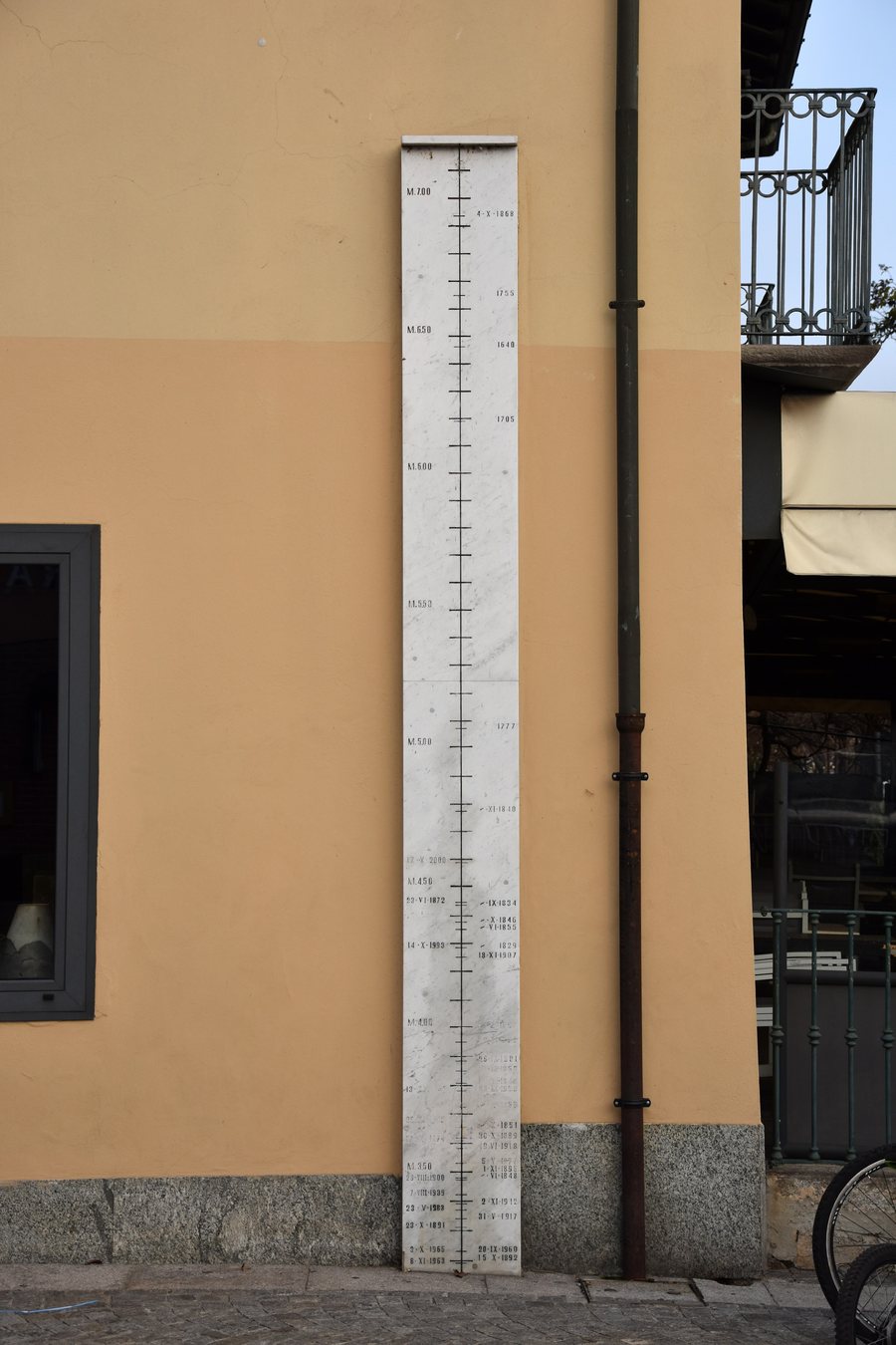 File:Sesto Calende - Piazza Carlo De Cristoforis 0312.jpg