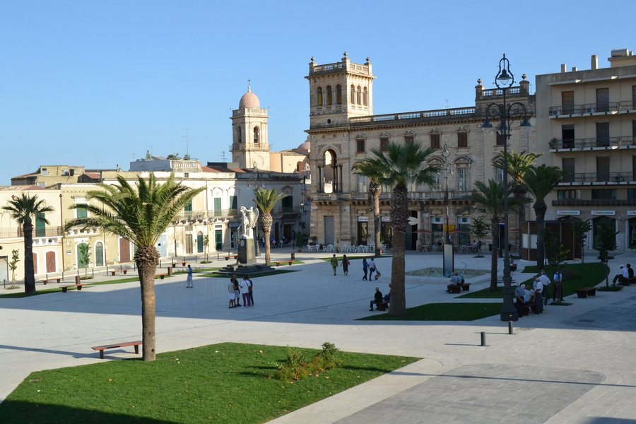 File:Nuova piazza Unità d'Italia (Ispica).JPG