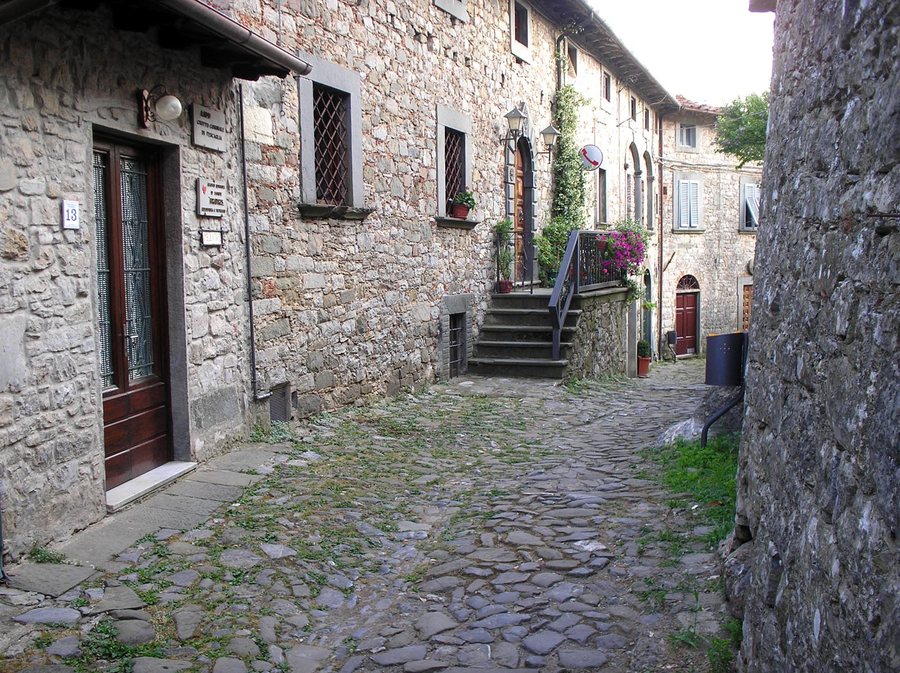 File:Colognora di pescaglia ex ristorante - panoramio.jpg