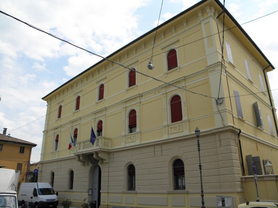 File:Palazzo Municipale (Castello d'Argile).JPG