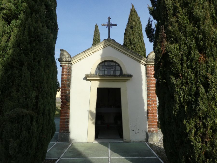 File:Cimitero di Caselle, Sommacampagna - Cappellina.jpg