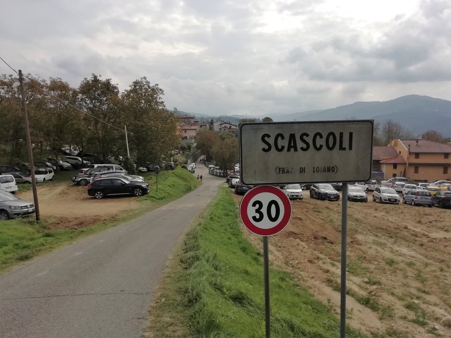 File:Loiano (BO) - frazione Scascoli - segnale inizio centro abitato.jpg