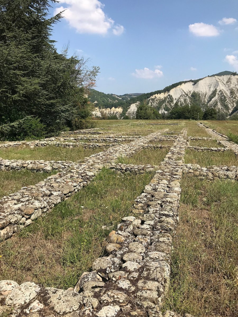 File:Marzabotto - Etruscan necropolis.jpg