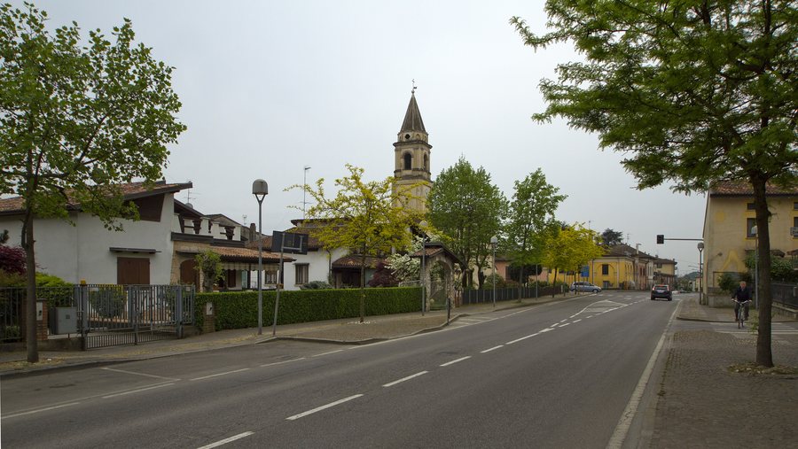 File:Via Brescia, Pontevico BS, Lombardia, Italy - panoramio.jpg