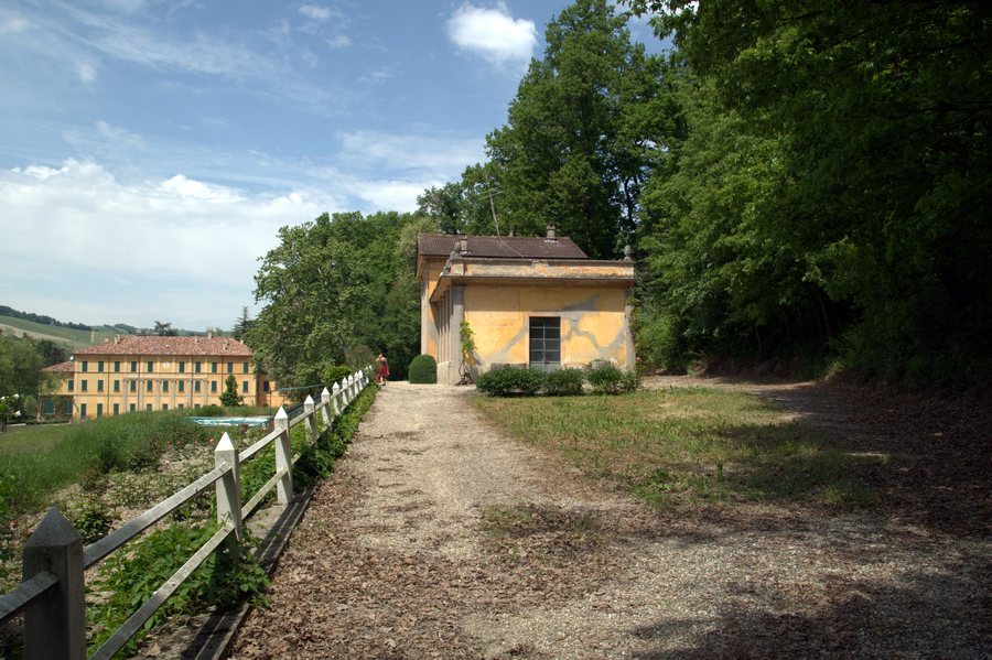 File:Villa-fornace-rocca-de-giorgi-italy-DSC6019.jpg