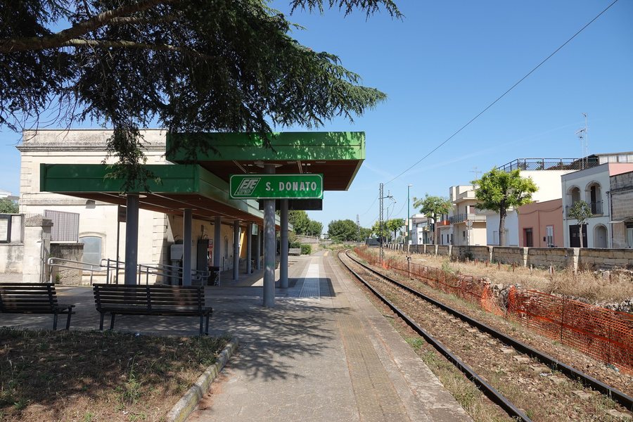 File:San Donato di Lecce train station.01.jpg