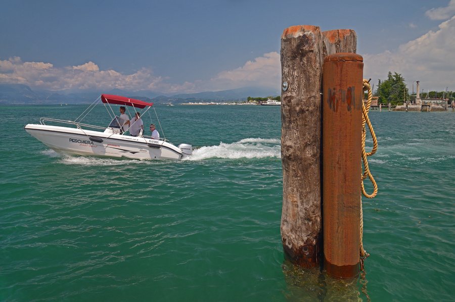 File:Boat jetty. Lake Garda, Italy.jpg
