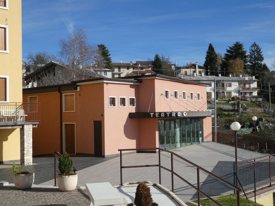 File:Corbiolo - Teatro.jpg