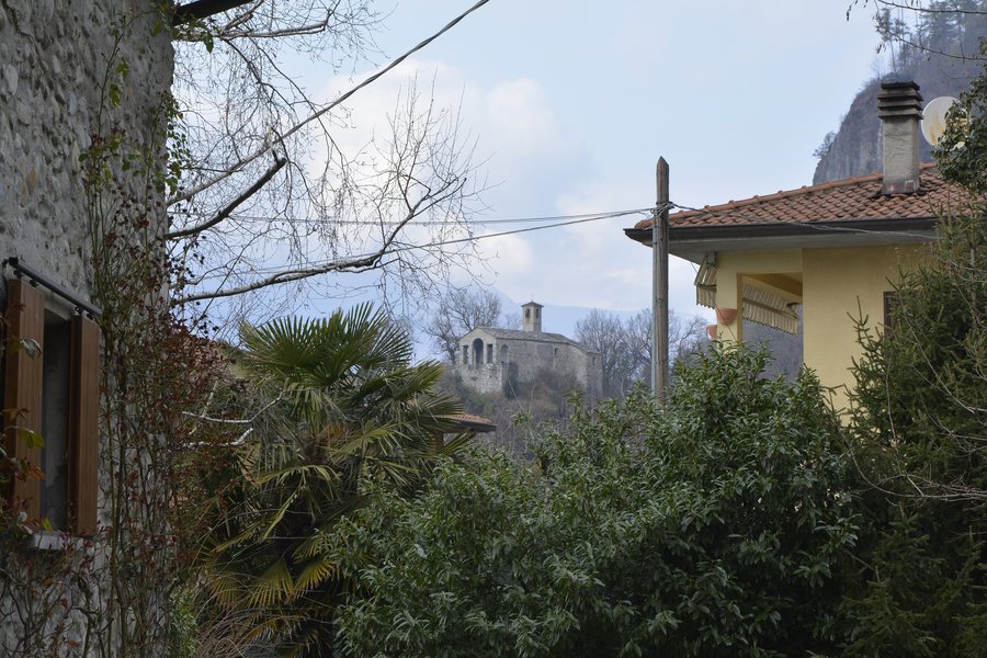 File:Chiesa di Santa Veronica - Castelveccana (1).jpg