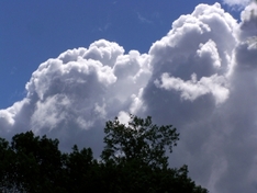 Wolken am blauem Himmel